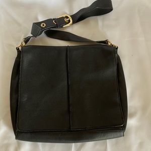 Adrienne Vittadini Black Soft Leather Messenger Bag Magnet Closure Shoulder Bag
